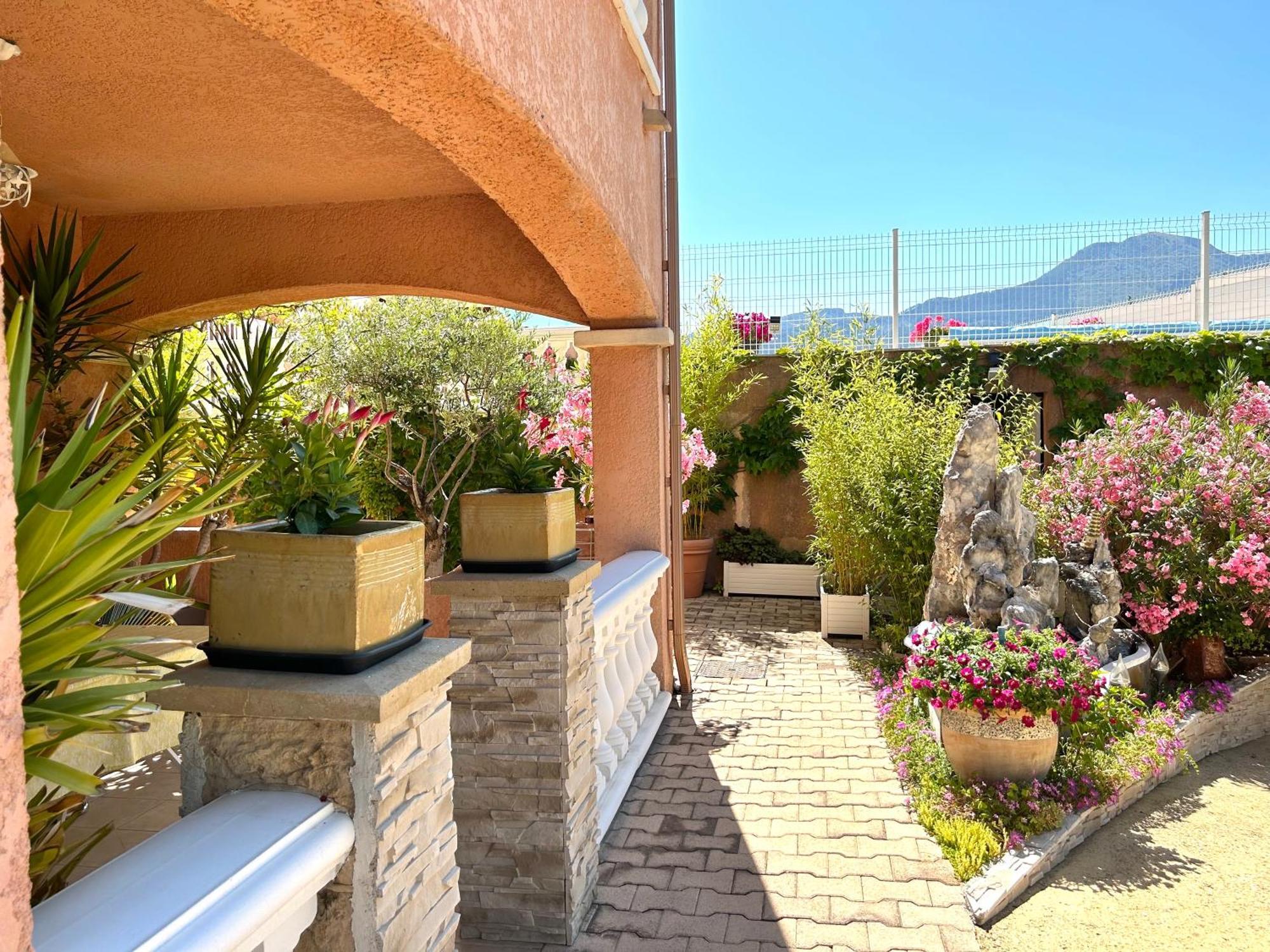 Chambres D'Hotes Les Noisetiers Digne-les-Bains Exteriör bild