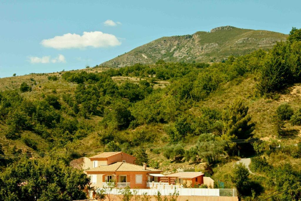 Chambres D'Hotes Les Noisetiers Digne-les-Bains Exteriör bild